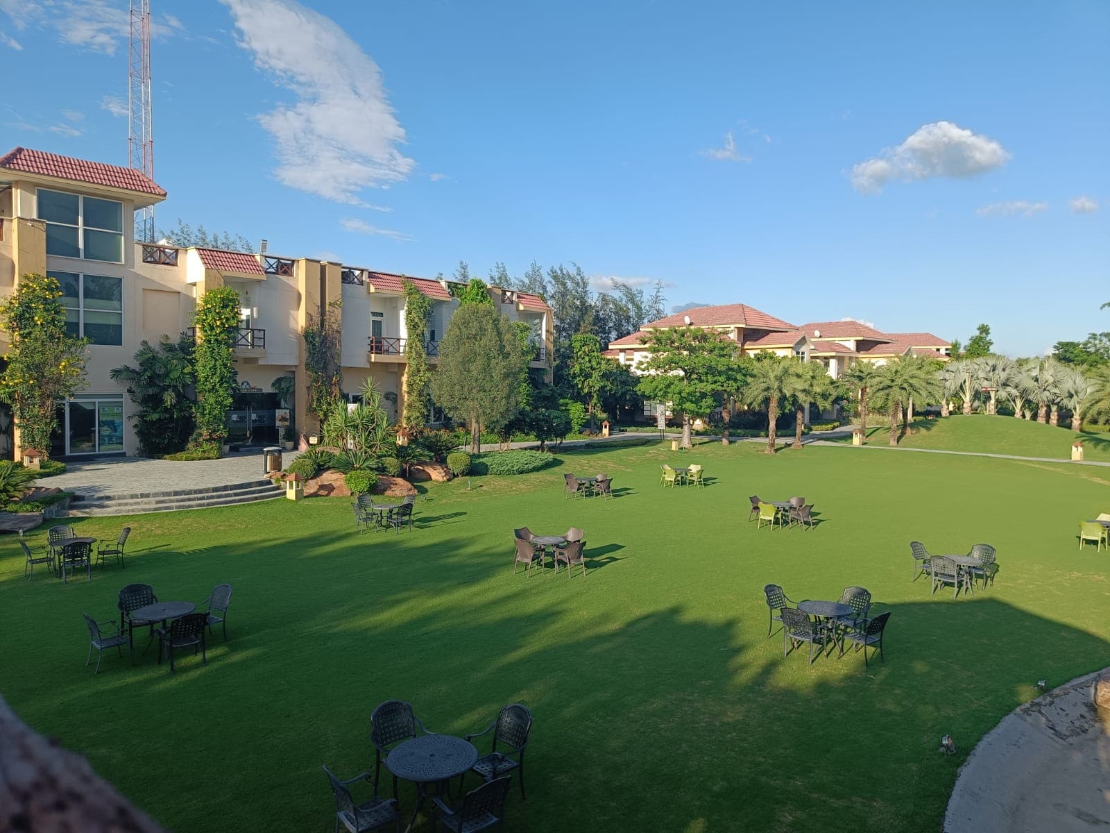 Hotel & Resort